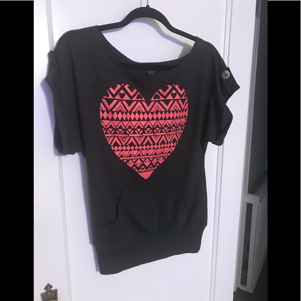 Cute Grey Short Sleeve top with Heart pattern S